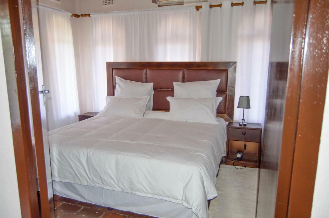Emangunini Guest House Richards Bay Exterior foto