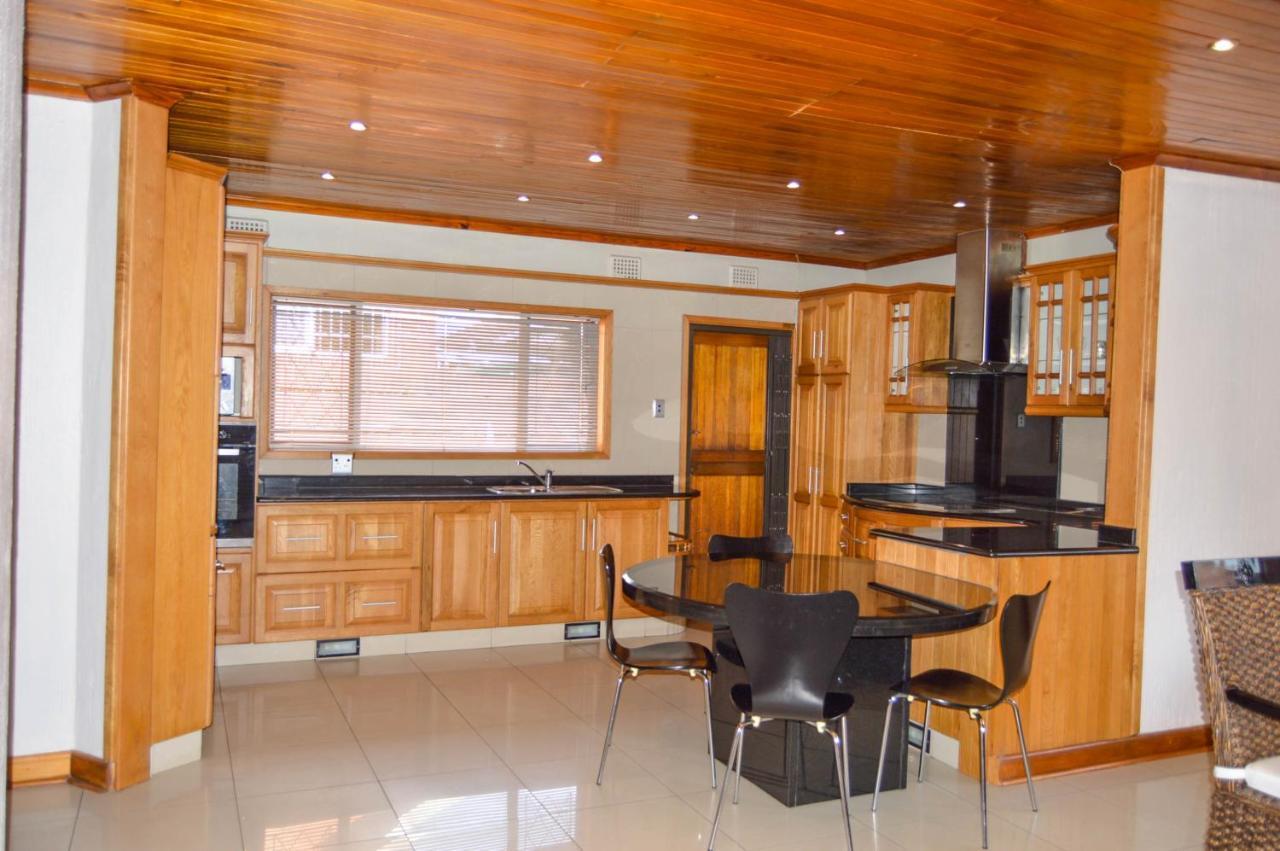 Emangunini Guest House Richards Bay Exterior foto